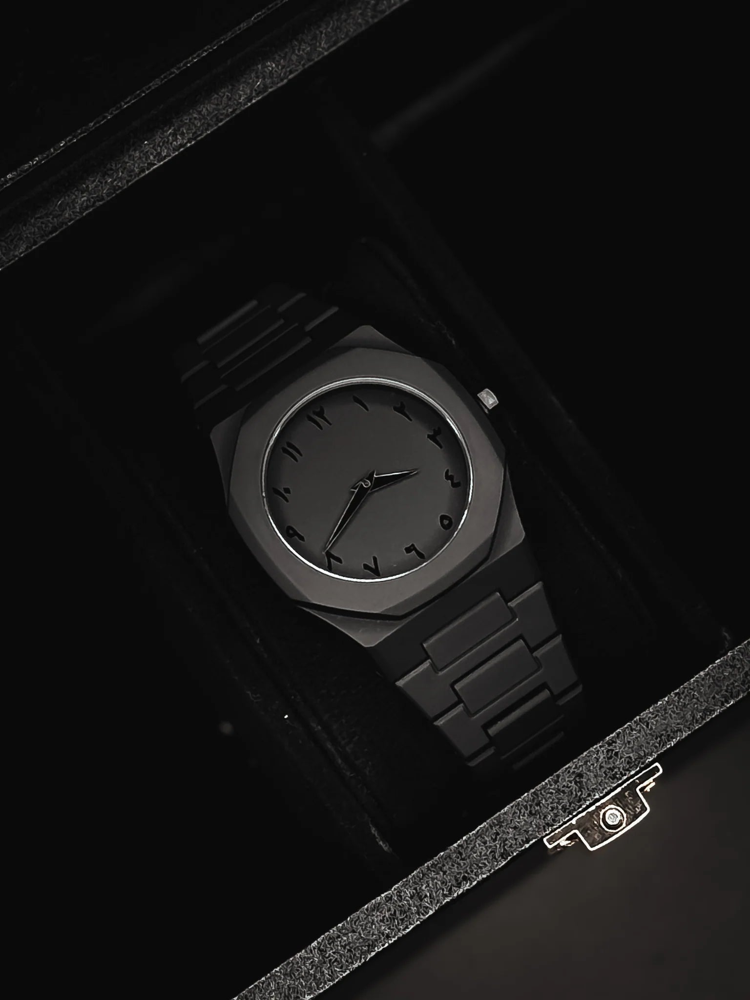 Aura watch 2025 New Arabic Aura Watch Black Modern Creative Design Waterproof Stainless Steel Chain Quartz Movement